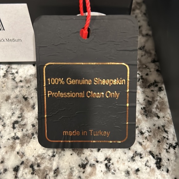 Brand new Zavelio women’s Medium black leather touchscreen gloves with sheepskin - Picture 5 of 6